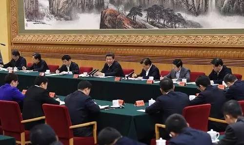 图为：2015年1月12日，，，，，，中共中央总书记、国家主席、中央军委主席习近平在北京主持召开座谈会，，，，，，同中央党校第一期县委书记研修班学员举行座谈并揭晓主要讲话。。。。。。